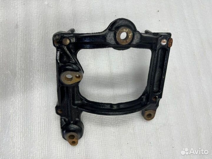 Кронштейн компрессора Toyota Camry V70 2017-2021