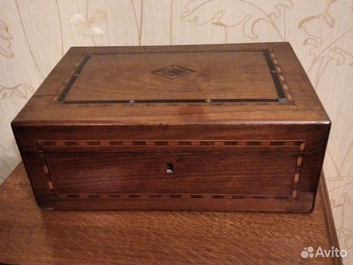 Шкатулка, ларец старинный. Дерево
