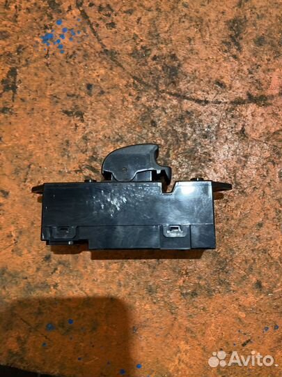 Кнопка стеклоподъемника Mitsubishi pajero/montero