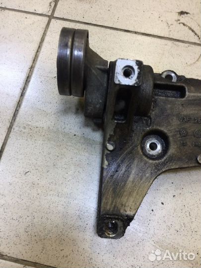 Кронштейн вспомогательных агрегатов Volkswagen