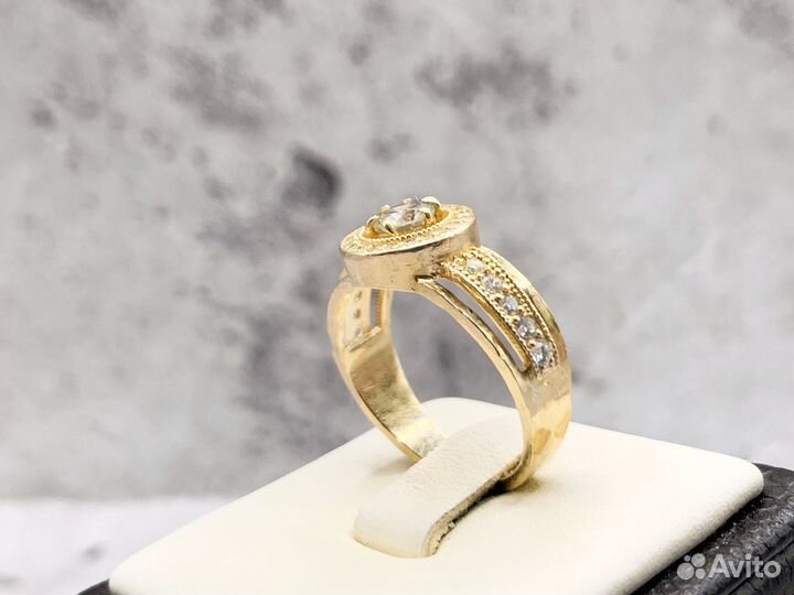 Золотое кольцо с бриллиантами 0,59 Ct