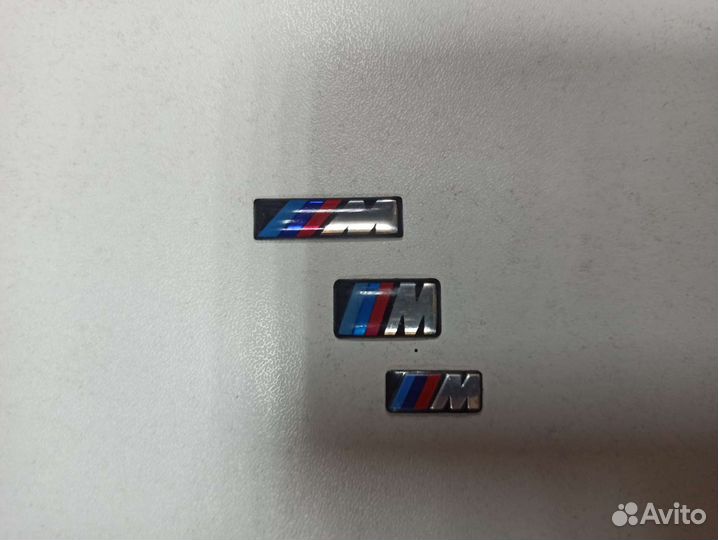 Наклейка на руль диски бмв м