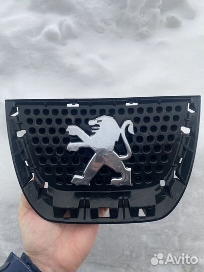 Значок шильдик эмблема Peugeot