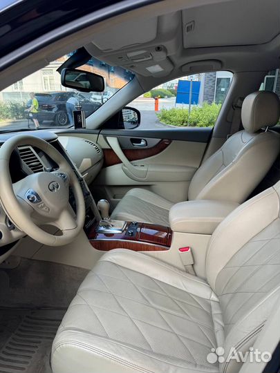 Infiniti QX70 3.0 AT, 2014, 110 000 км