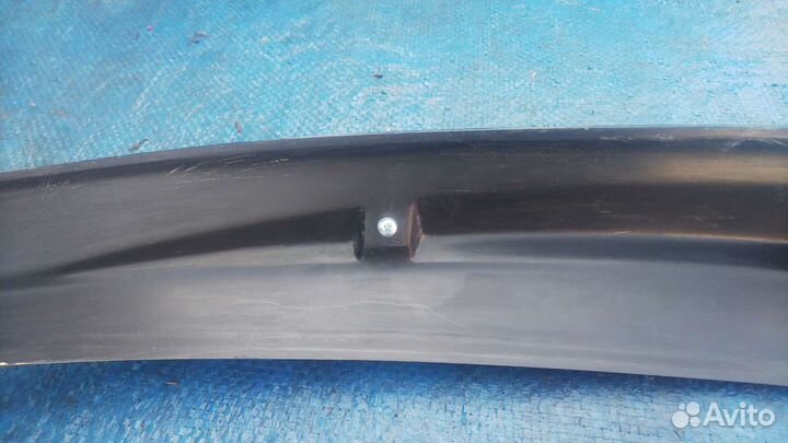 Спойлер на крышку багажника Toyota Avensis