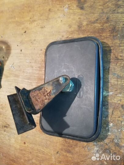 Зеркало на кронштейне