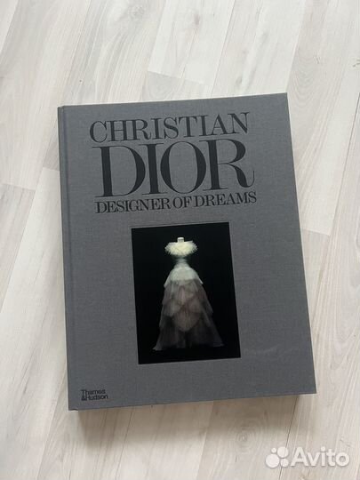 Dior книга