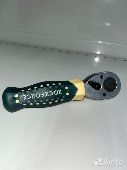 Трещотка реверсивная короткая с резиновой ручкой 1