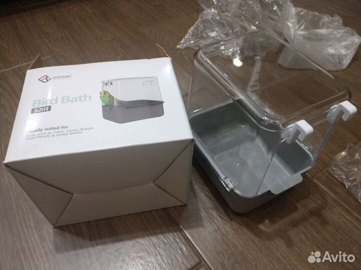 Клетки и купалки для птиц, переноски