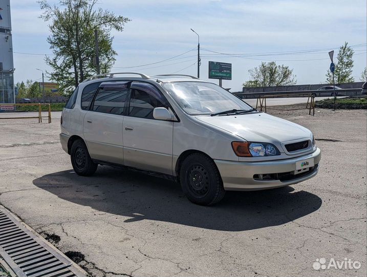 Toyota Ipsum 2.0 AT, 1999, 200 000 км