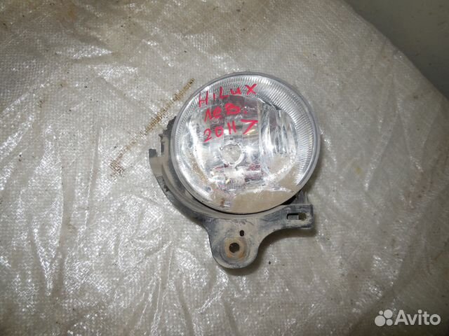 Фара противотуманная левая Toyota Hilux 2005-2015