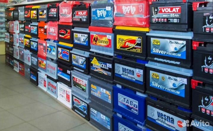 Б/У Аккумулятор для авто Akom 70Ah обратная п