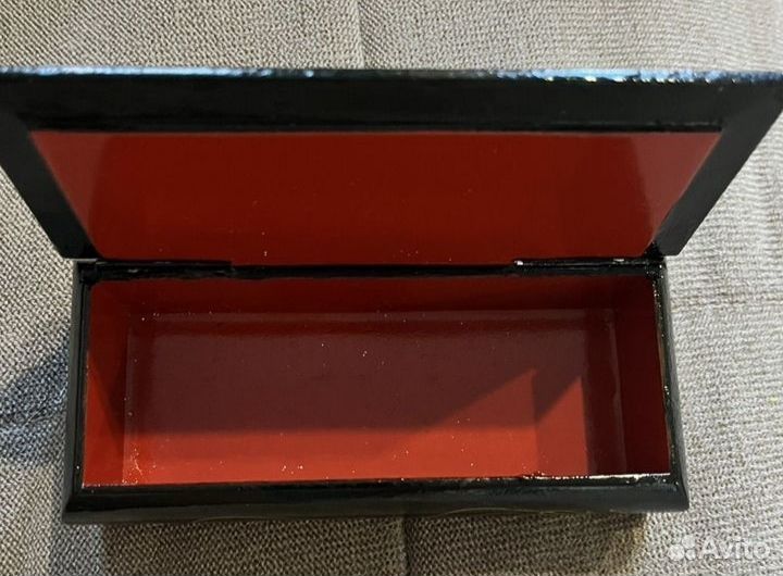 Деревянная шкатулка