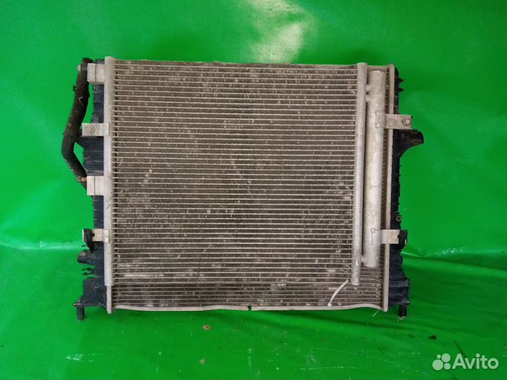 Радиатор охлаждения Jaguar XF