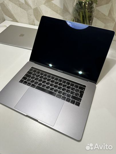 Топкейс Apple MacBook Pro 15 2019 с новой акб
