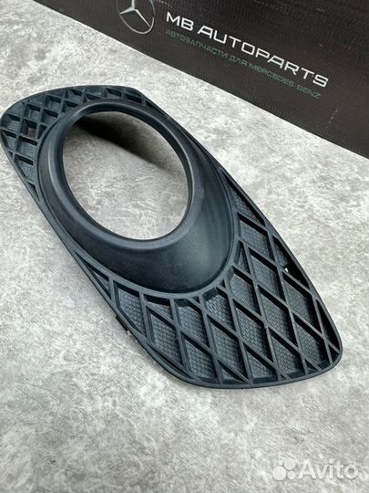 Накладка противотуманной фары передняя левая