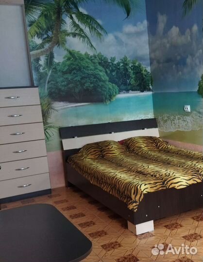 Шифоньер, тумбочки