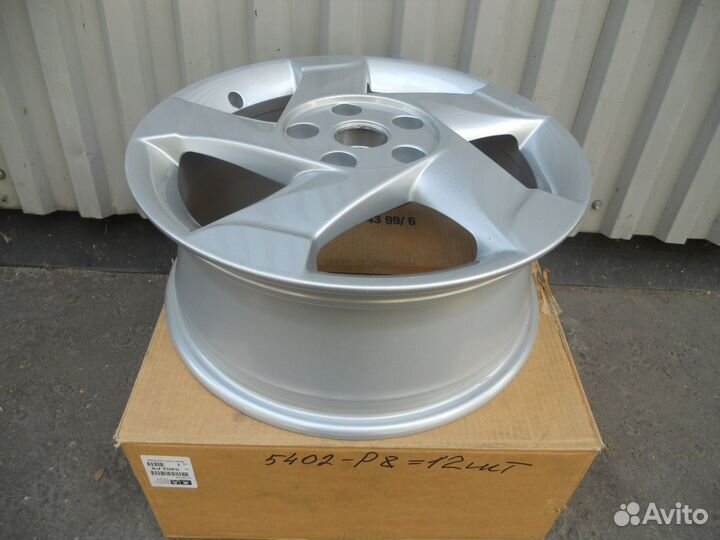 Диск Оригинальный Renault 403008702R