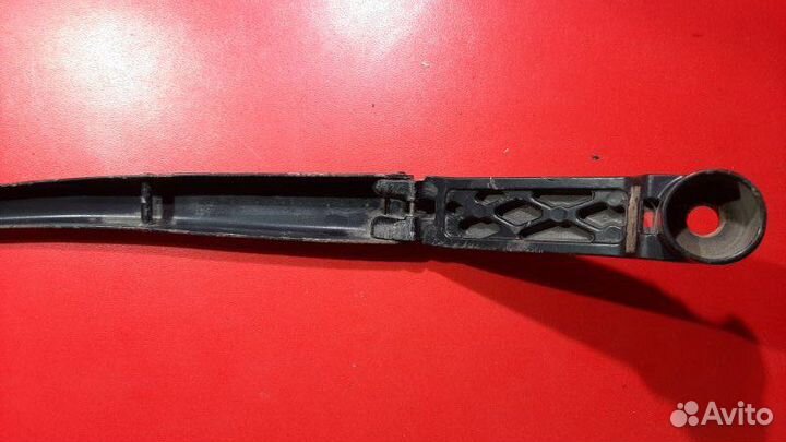 Поводок стеклоочистителя передний левый Mazda Cx-7