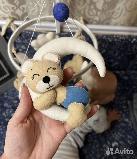 Мобиль в кроватку из фетра