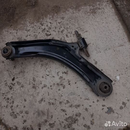 Правый передний рычаг Ниссан Кашкай J10