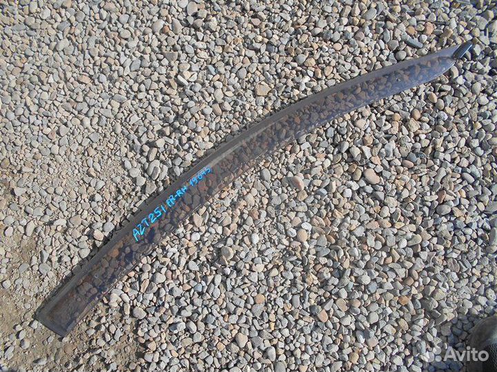 Ветровик передний правый Toyota Avensis AZT251