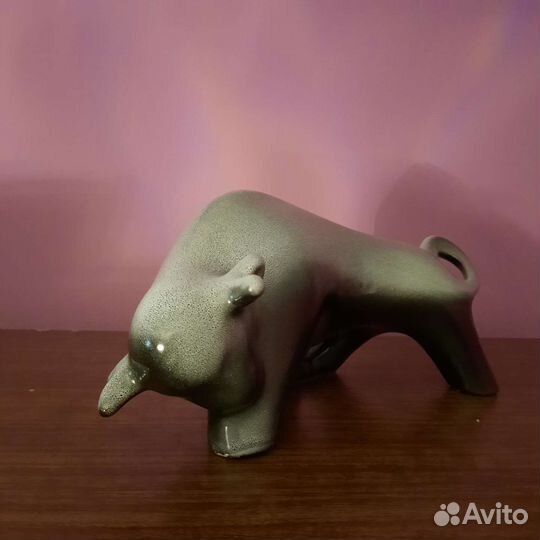 Статуэтка бык