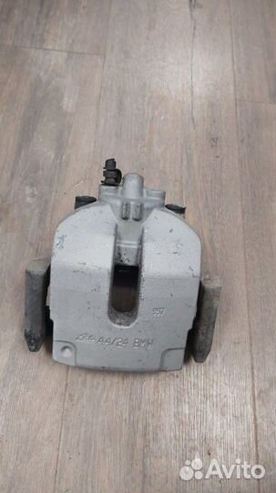 Суппорт тормозной задний левый Bmw X5 4.8I E70