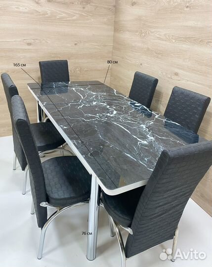 Стол со стульями на кухню