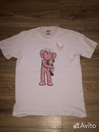 Футболка uniqlo kaws