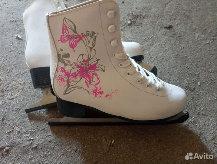 Коньки фигурные женские 39-40 размер