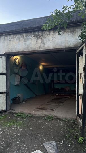 Гараж, > 30 м²