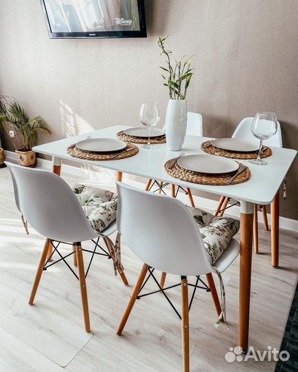 Стул кухонный пластиковый Eames