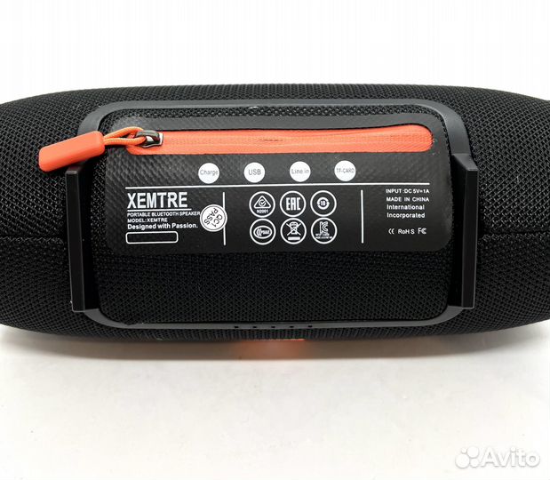 Беспроводная портативная колонка с ремешком черная