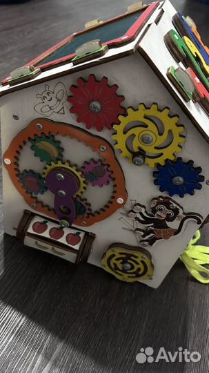 Бизиборд домик