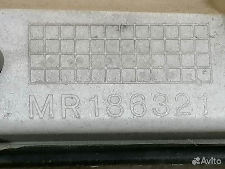 Ручка двери перед.левый Mitsubishi Lancer 8 1997