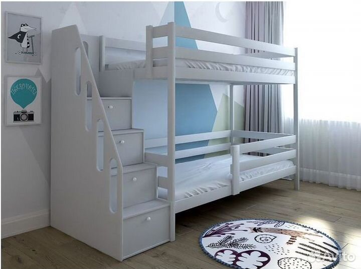 Двухъярусная детская кровать с лестницей комодом