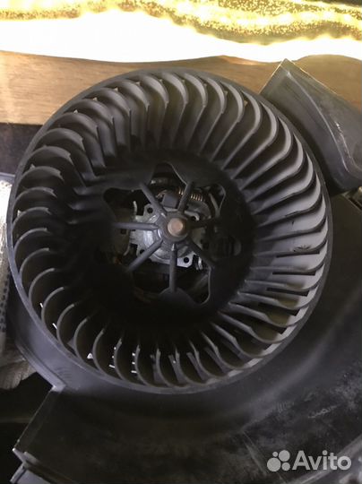 Моторчик печки Bmw X6 (e70/71)