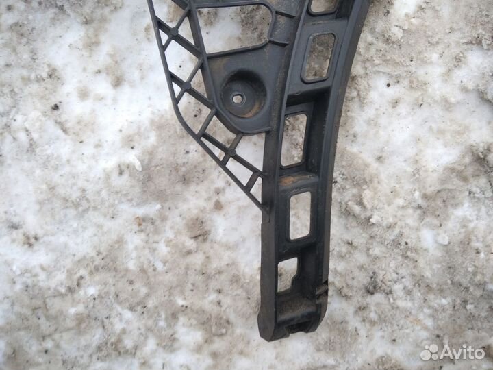 Кронштейн заднего бампера правый Volkswagen Polo