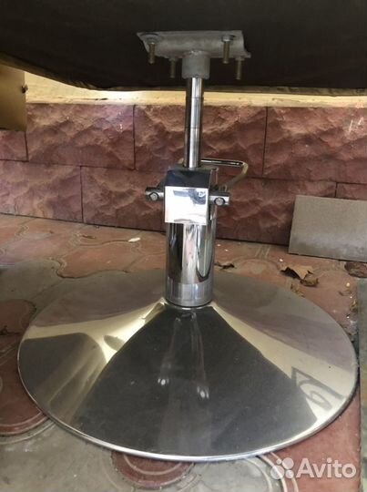 Кожанное кресло