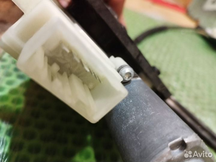 Стеклоподъемник электр. задний правый Volkswagen Polo