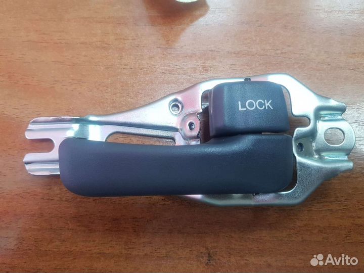 Ручка внутренняя правая на toyota LC 80