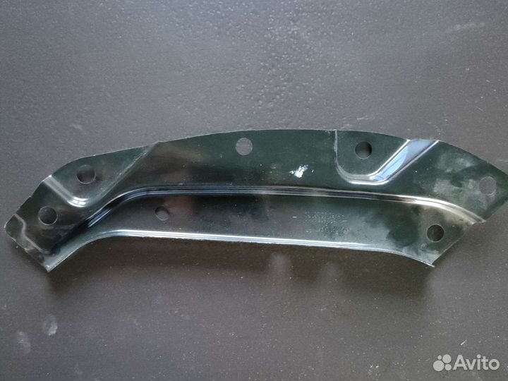 Кронштейн фары правый Фольксваген Поло 5