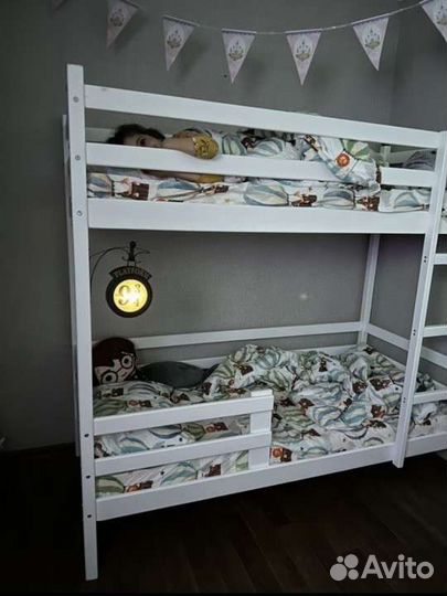 Детская двухъярусная кровать