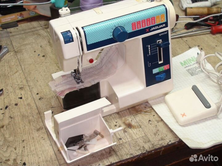 Компактная швейная машина Мини-Ягуар (Япония)
