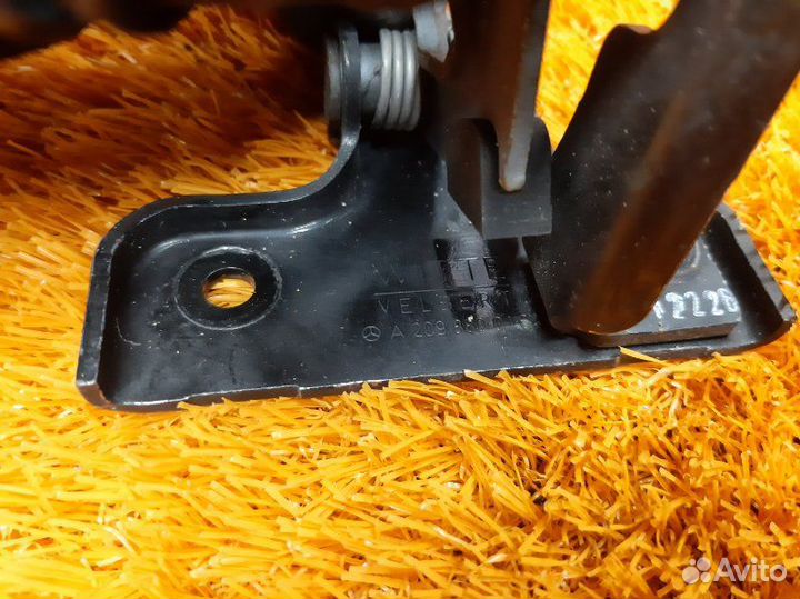 Замок капота Mercedes-Benz M-Class W164 272.967