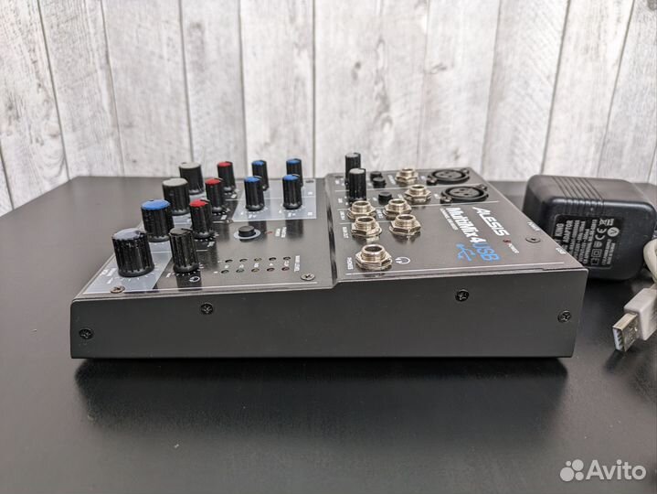 Alesis MultiMix 4 USB микшер / звуковая карта