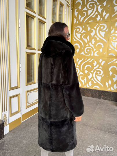 Шуба из сриженного бобра с капюшоном