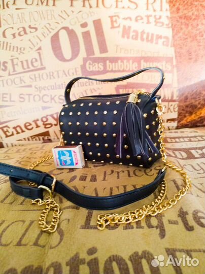 Сумка женская вечерняя. С золотыми заклепками и це
