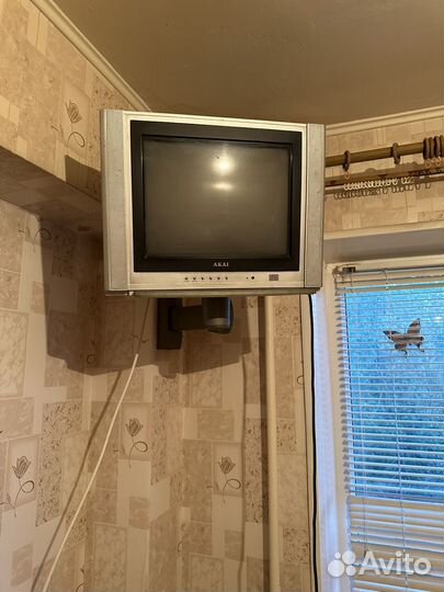 Телевизор с кронштейном